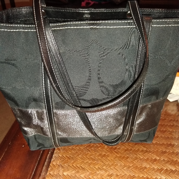 Coach Signature Bag - Picture 4 of 6